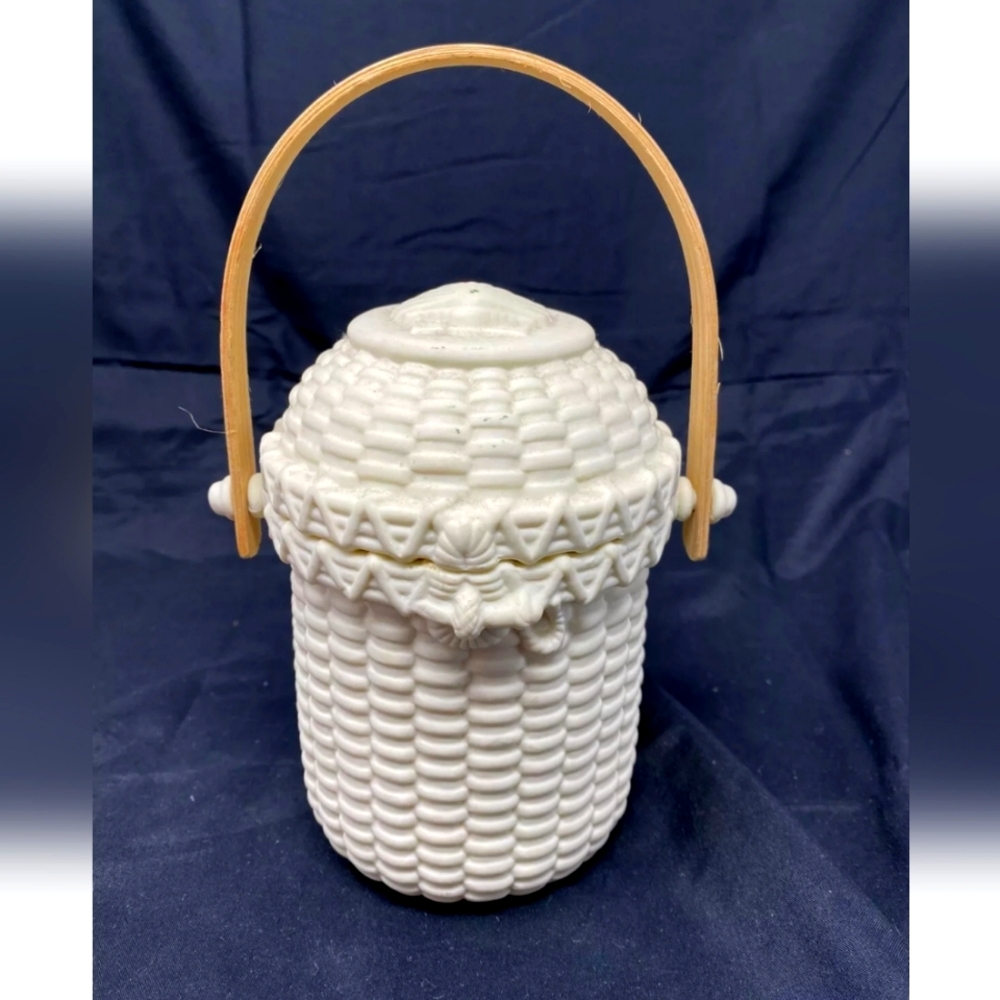 VINTAGE Party Lite  TEXTURED PORCELAIN WOVEN BASKET WITH WOODEN HANDLE